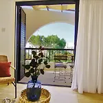Phaedrus Living Luxury Flat Sea View 9