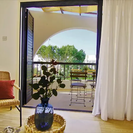 Phaedrus Living Luxury Flat Sea View 9