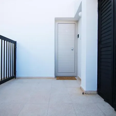 Phaedrus Living Luxury Flat Sea View 9 דירה *
