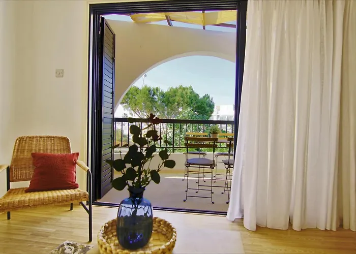 Phaedrus Living Luxury Flat Sea View 9